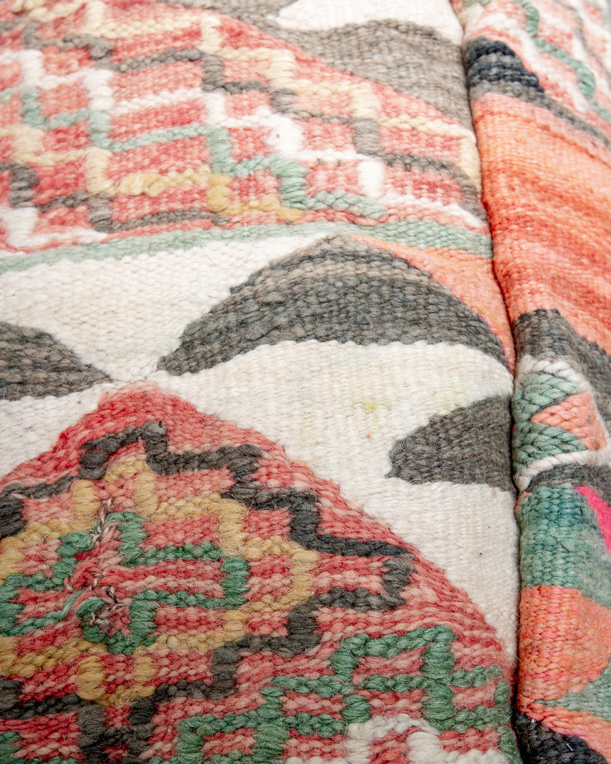 Vintage, handcrafted Berber floor cushion from Morocco. Kelim pouf with beautiful designs and robust flat weave. 100% wool.
